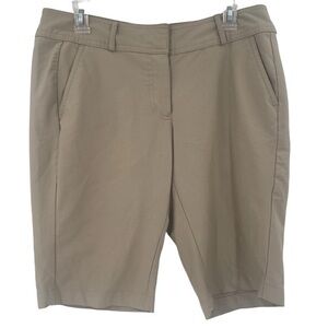 Women’s Pebble Beach Performance light blue flat front Bermuda shorts size 10